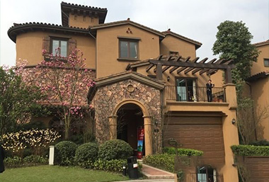 成都萬安居家電梯有限公司是一家專注于別墅家用電梯定制的服務性公司。公司產(chǎn)品包括：別墅電梯，家用電梯，觀光電梯等... 中信云棲谷-四川別墅電梯