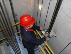 成都電梯,四川電梯,成都別墅電梯,成都家用電梯,四川別墅電梯,平臺電梯，成都平臺電梯，四川平臺電梯，四川家用電梯,成都萬安佳居電梯有限公司 遇到突發(fā)電梯事故如何自救？關(guān)鍵時刻能救命！ 